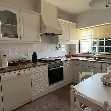 Azenhas Apartment