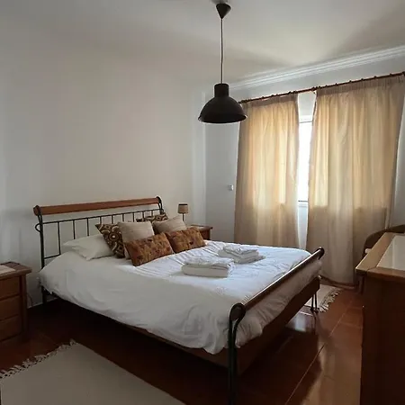 Azenhas Apartment