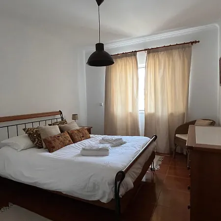 Azenhas Apartment *
