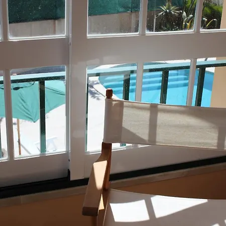 Azenhas Apartamento *